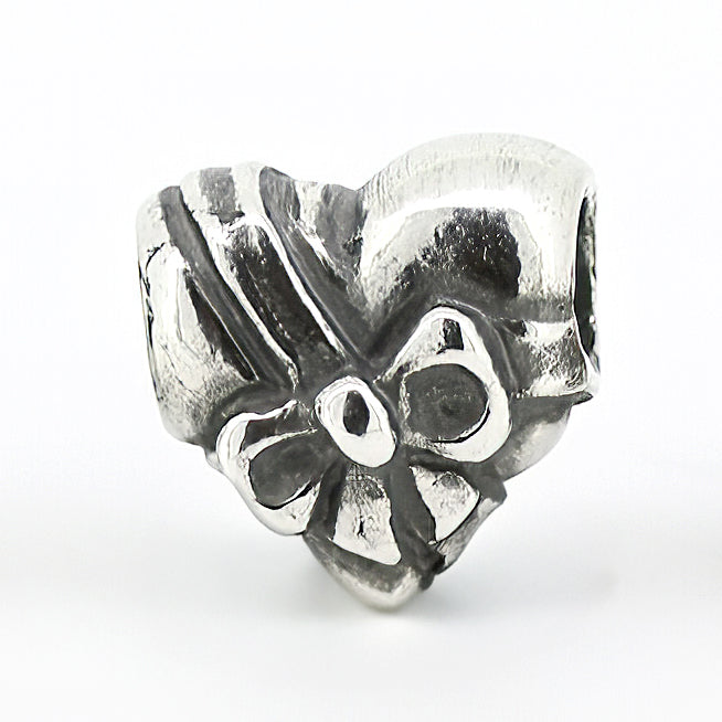 AF2025 SESSION 4: 2. Trollbeads Retired & Special Treasures: Bead 19 Heart Bow